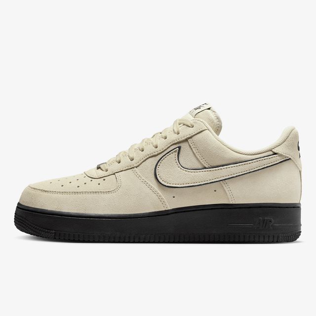Nike Air Force 1 07 LV8