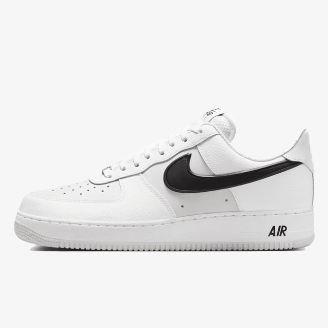 Nike Air Force 1 07 LV8