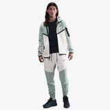 Nike Tech