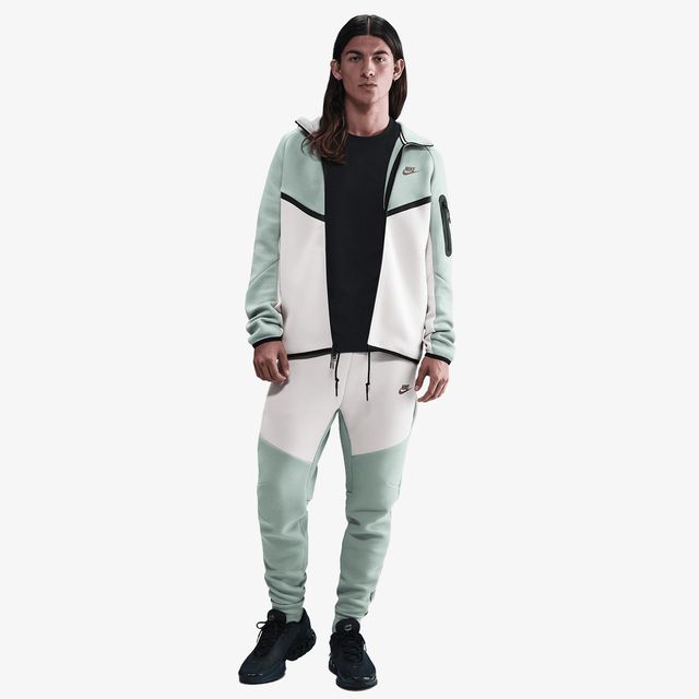 Nike Tech