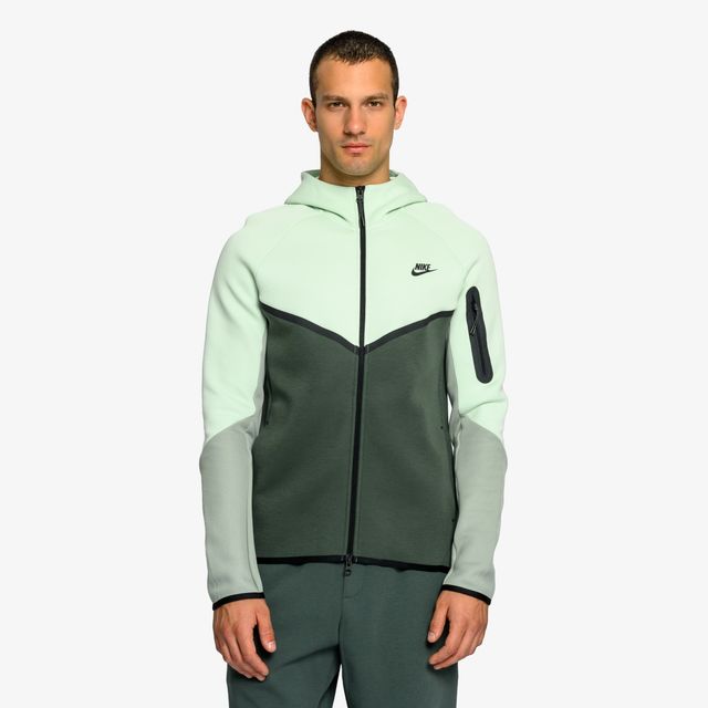 Nike Tech