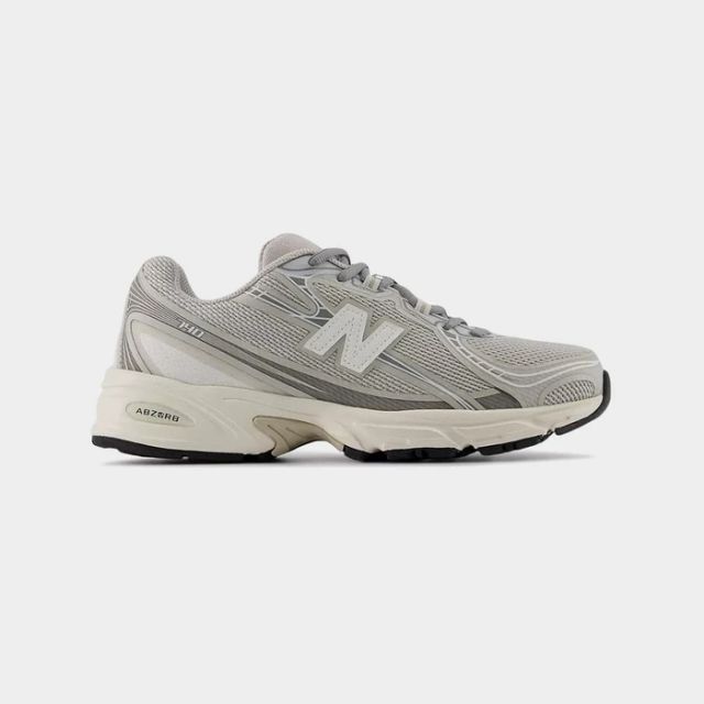 New Balance 740