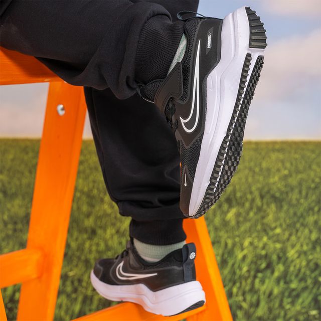 Nike Cosmic Runner