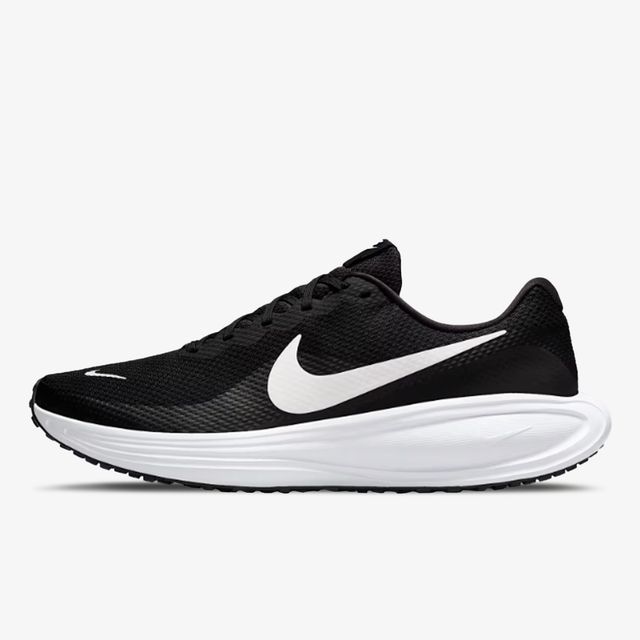 Nike Revolution 8
