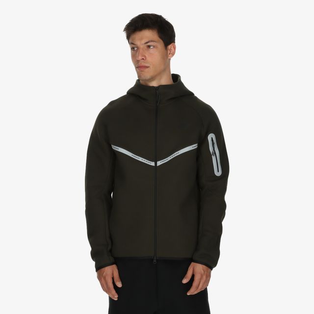 Nike Tech
